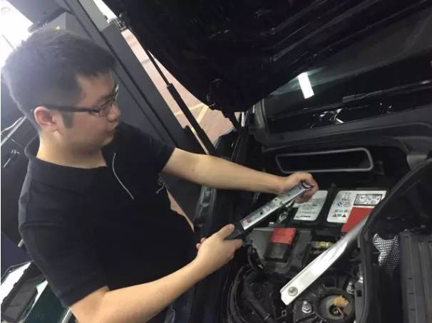 熱烈祝賀四川華星錦業(yè)榮獲2017梅賽德斯-奔馳服務(wù)技能大師中國大賽西區(qū)第一名_騰凱融資租賃