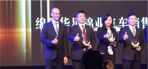綿陽華星錦業(yè)榮獲2015年梅賽德斯-奔馳西區(qū)卓越經(jīng)銷商獎_騰凱融資租賃