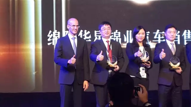 綿陽華星錦業(yè)榮獲2015年梅賽德斯-奔馳西區(qū)卓越經(jīng)銷商獎_騰凱融資租賃