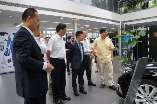 四川華星汽車集團(tuán)旗下華星錦業(yè)集團(tuán)冠名四川大學(xué)120周年校慶系列活動(dòng)暨第九屆全國名校EMBA網(wǎng)球精英賽冠名簽約儀式隆重舉行_騰凱融資租賃