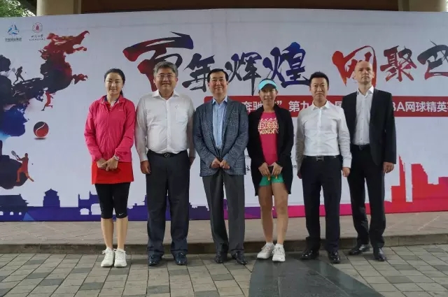 四川華星汽車集團(tuán)旗下華星錦業(yè)集團(tuán)鼎力支持網(wǎng)球運(yùn)動 全新長軸距E級車亮相“第九屆全國名校EMBA網(wǎng)球精英賽”