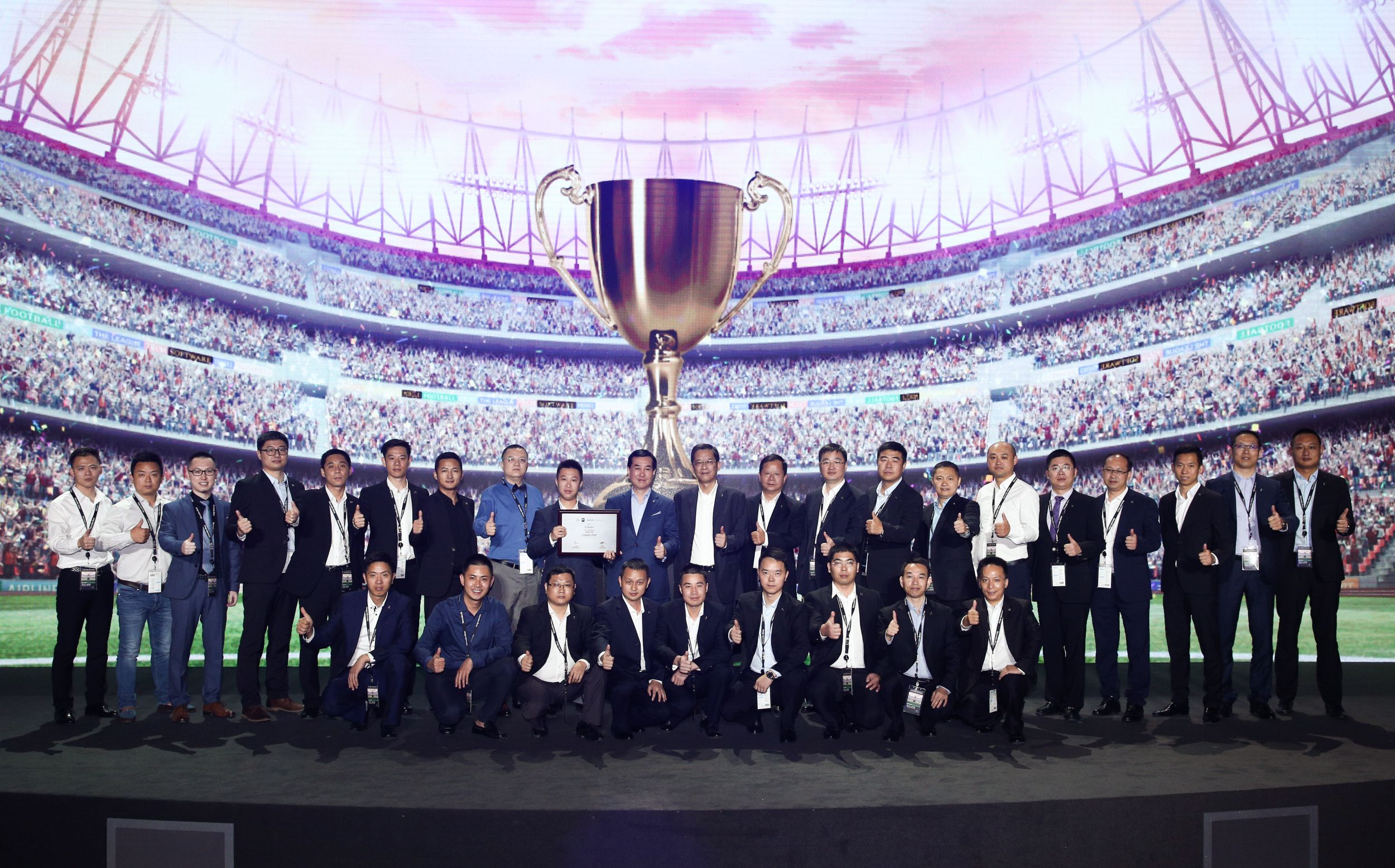 凝心聚力 成就卓越 --熱烈祝賀2016秋季梅賽德斯-奔馳全囯經(jīng)銷商大會(huì)取得圓滿成功！_騰凱融資租賃