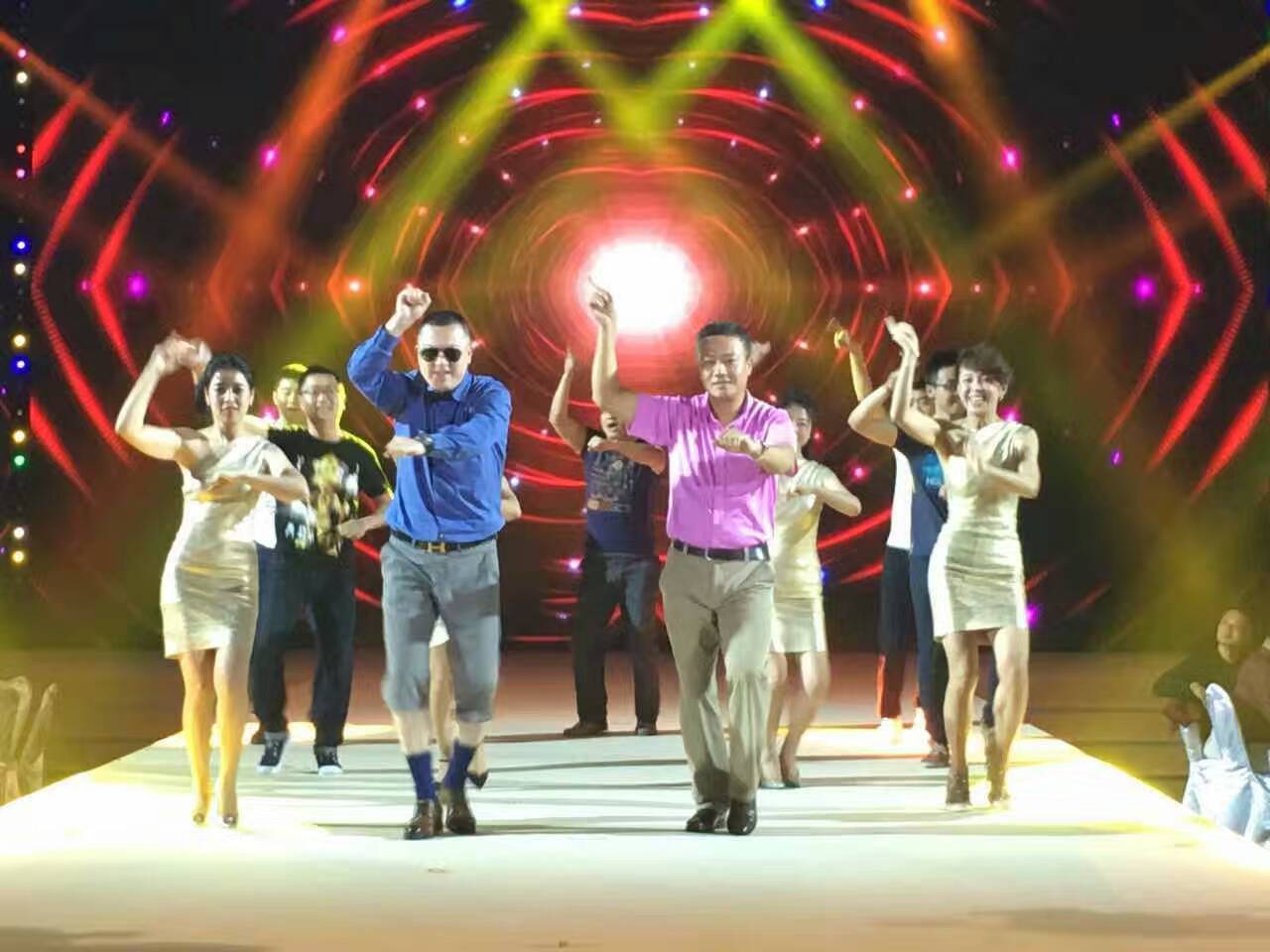 凝心聚力 成就卓越 --熱烈祝賀2016秋季梅賽德斯-奔馳全囯經(jīng)銷商大會(huì)取得圓滿成功！_騰凱融資租賃