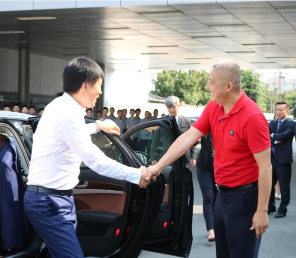 一汽-大眾奧迪銷(xiāo)售事業(yè)部執(zhí)行副總經(jīng)理荊青春先生到訪(fǎng)四川華星名仕奧迪_騰凱融資租賃