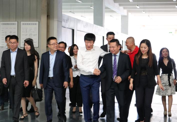 一汽-大眾奧迪銷(xiāo)售事業(yè)部執(zhí)行副總經(jīng)理荊青春先生到訪(fǎng)四川華星名仕奧迪_騰凱融資租賃