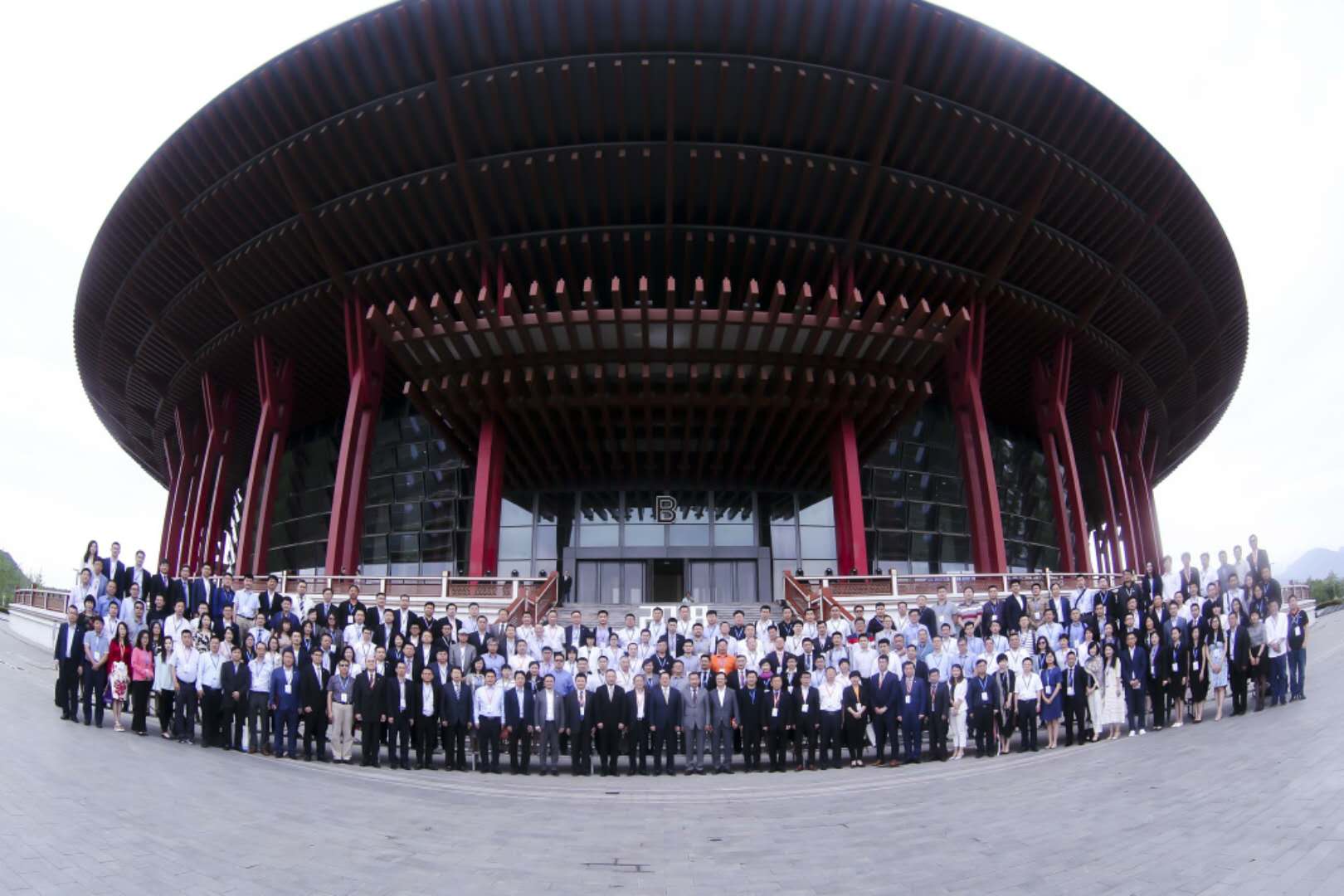 華星汽車集團(tuán)連續(xù)四年蟬聯(lián)“中國(guó)汽車經(jīng)銷商集團(tuán)百?gòu)?qiáng)排行榜四川省第一位”_騰凱融資租賃